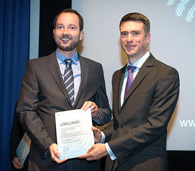 Auszeichnung in der BMBF-Nachwuchsförderung: Staatssekretär Stefan Müller MdB übergibt Förderbescheid an KontiKat-Projektleiter Dr. Christian Reuter