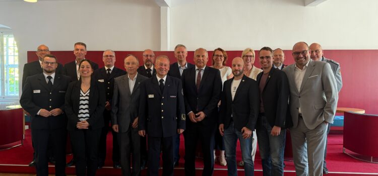 Landesfeuerwehrverband Hessen holt Politik und Wirtschaft an einen Tisch: Prof. Reuter Mitglied im LFV-Beirat Landesfeuerwehrverband Hessen holt Politik und Wirtschaft an einen Tisch: Prof. Reuter Mitglied im LFV-Beirat